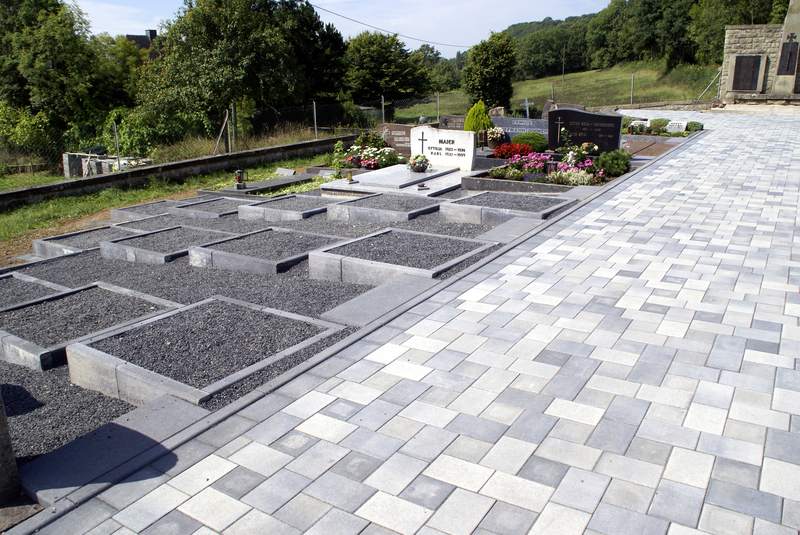 Unser Friedhof wird verschoenert 2008 Bild Nr.015